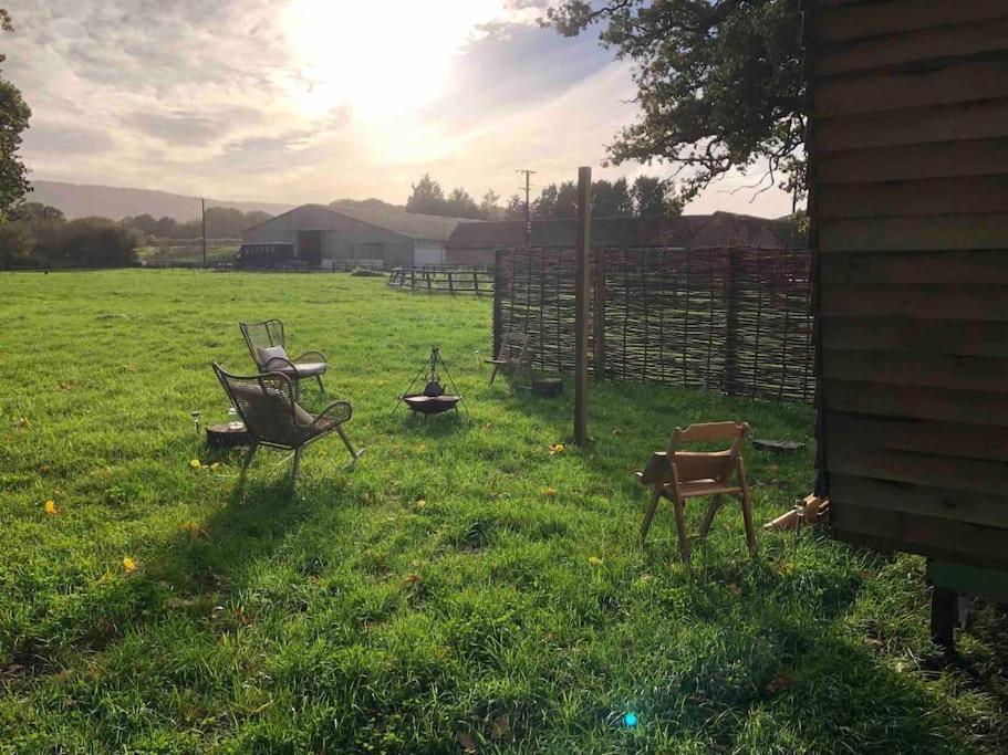 Вилла Aspen Leaves: The Perfect Farm Retreat Graffham Экстерьер фото